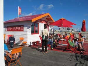 Lire à la plage au Havre